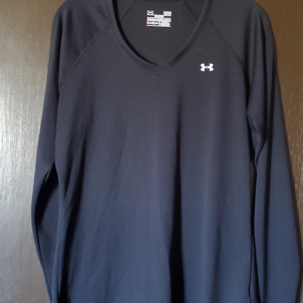 EUC worn once under armour heat gear fitted v neck